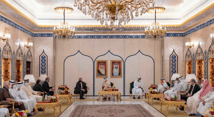 من القمة