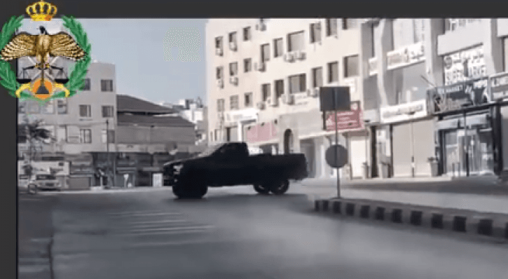 ضبط سائق قاد مركبته (بكب) بصورة طائشة ومتهورة في عمان