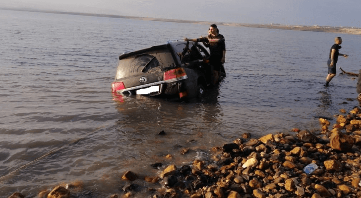 غرق سيارة في البحر الميت الجمعة