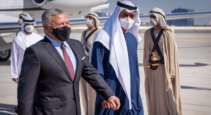 الملك يصل أبوظبي