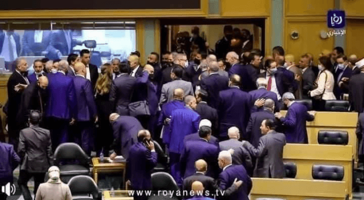 مشهد من تحت قبة البرلمان