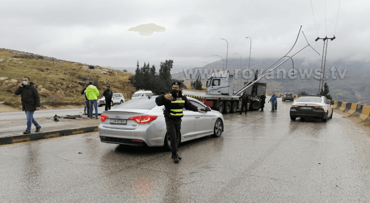 حادث انزلاق لشاحنة على طريق العدسية