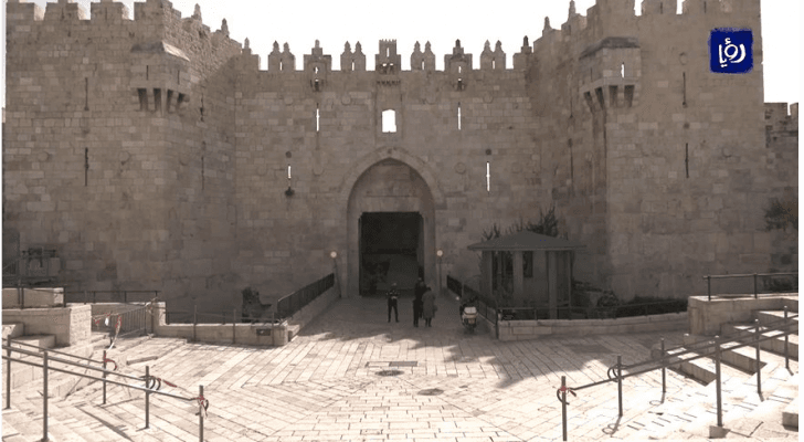 تجار في القدس يغلقون محالهم جراء كورونا ومضايقات الاحتلال
