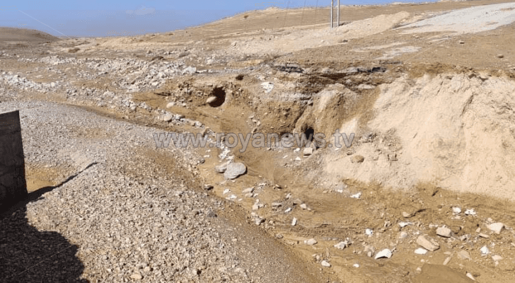 من الموقع