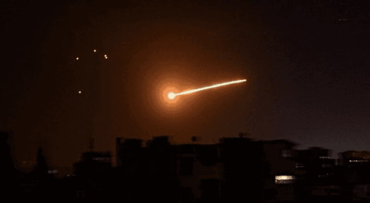 سوريا تتصدى لصواريخ "الاحتلال" في محيط دمشق