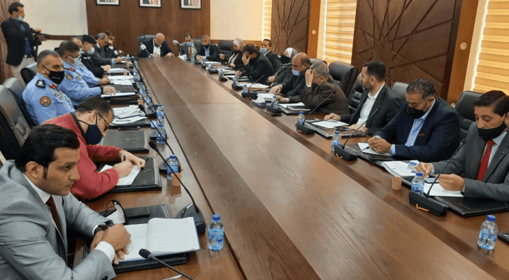 اجتماع لجنة الحريات العامة وحقوق الإنسان النيابية بمحافظي العاصمة والزرقاء، وعدد من مدراء الأقاليم في جهاز الأمن العام