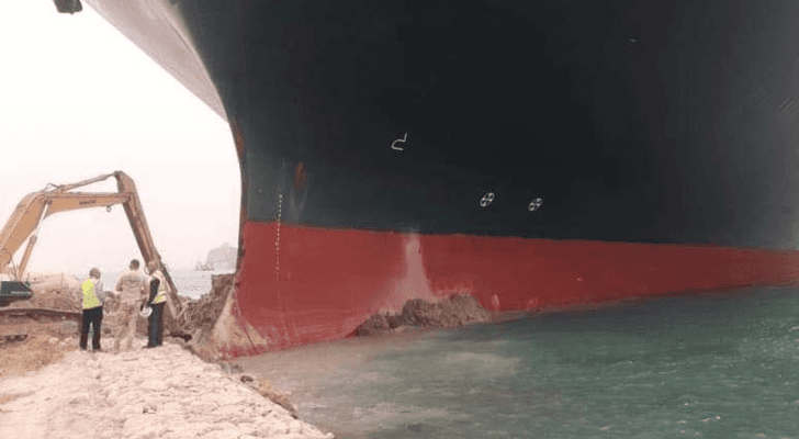 السفينة الجانحة في قناة السويس