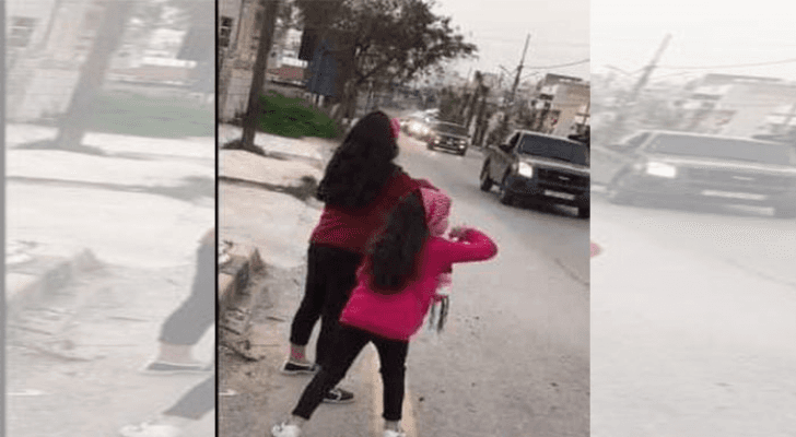 نشميتان أردنيتان تلقيان الورود على نشامى الجيش والأجهزة الأمنية