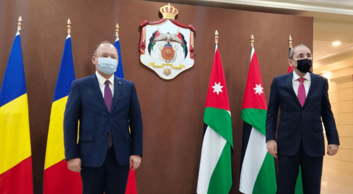 وزير الخارجية أيمن الصفدي ونظيره الروماني