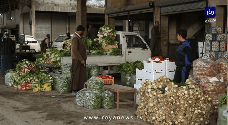 إغلاق معبر الطبقة في سوريا سبب خسارات فادحة لتجار الخضار