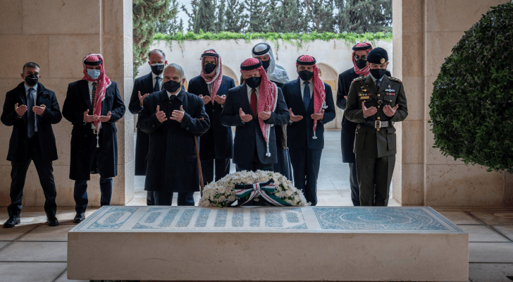 صورة نشرها الديوان الملكي لجلالة الملك ومجموعة من الأمراء بينهم الامير حمزة - تويتر