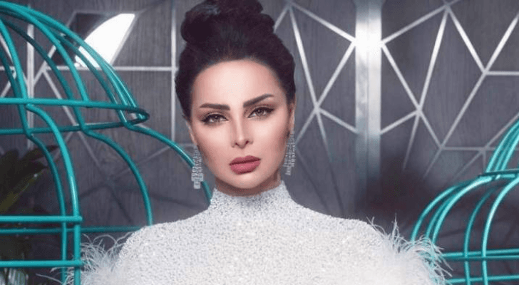 الفنانة ديانا كرزون