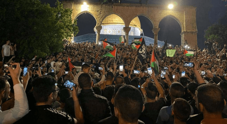 تكبيرات وهتافات بانتصار المقاومة في غزة تصدح بها حناجرهم