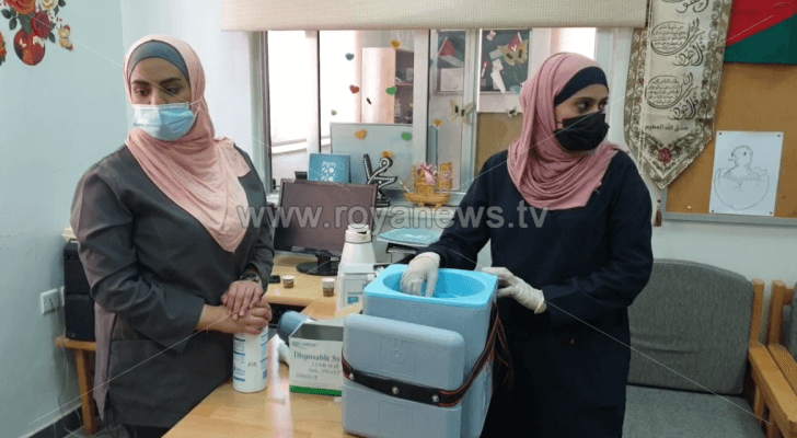من أحد مراكز التطعيم في محافظة العقبة