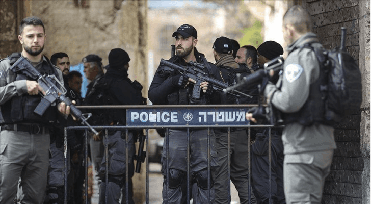 اعتقال 7 إسرائيليين طعنوا مسنا فلسطينيا هرتسليا