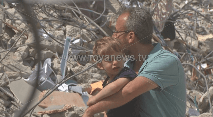 الطفل الفلسطيني أحمد اليازجي.. نجا من الموت مرتين ليذوق مرارة الحياة