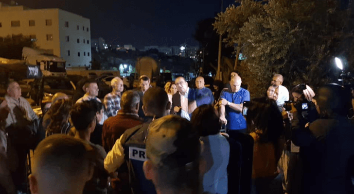 الاحتـلال يمنع وفدا فلسطينيا جاء لمناصرة أهالي حي الشيخ جراح من دخول الحي