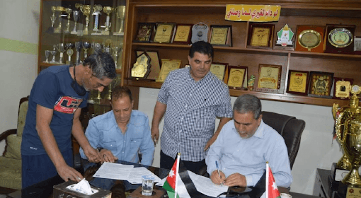 توقيع المدرب العراقي جبار حميد على عقد لتدريب فريق الجليل