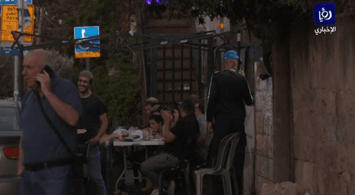 قطعان من المستوطنين في حي الشيخ جراح