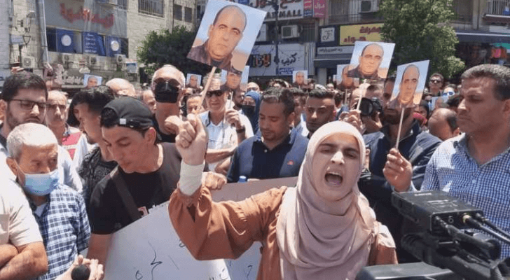 مسيرة في رام الله تنديدا باغتيال المعارض نزار بنات