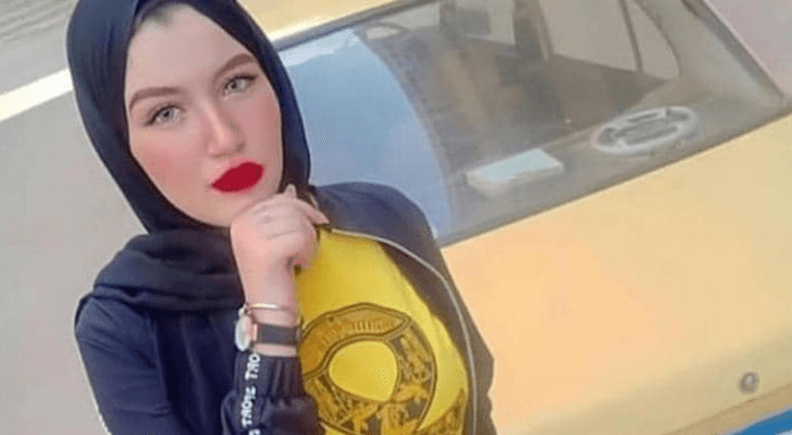 فتاة التيك توك