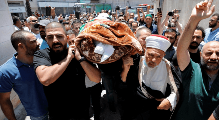 تشييع جثمان الناشط الفلسطيني نزار بنات