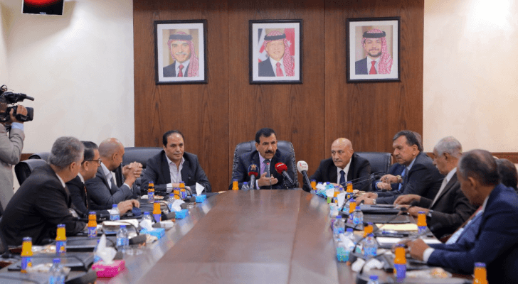 جانب من لقاء اللجنة المشتركة مع النقابات المهنية