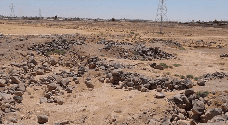 وفاة طفلين سقطا في حفرة قرب مدرسة المشرفة بالزرقاء والسكان "مصيدة للأرواح"
