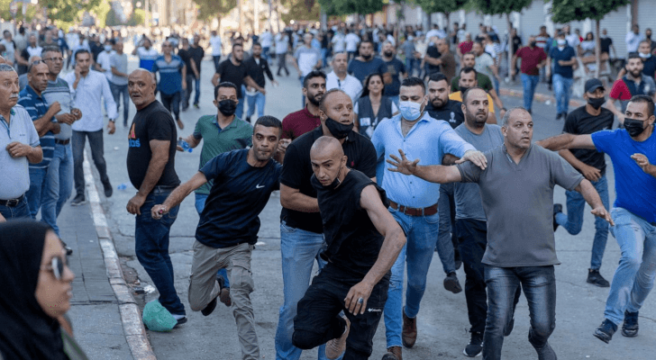 أمن بلباس مدني يقمع مظاهرة فلسطينية في رام الله