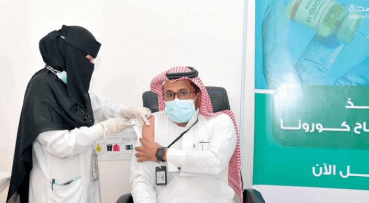 من داخل احد مراكز التطعيم في السعودية