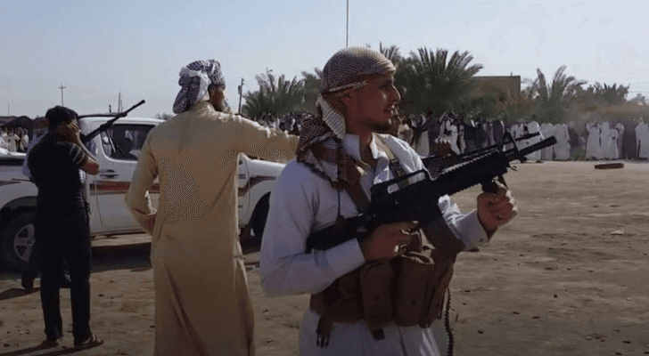 مسلحون عراقيون من إحدى العشائر