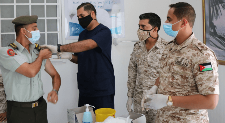 الجيش يواصل تطعيم منتسبيه