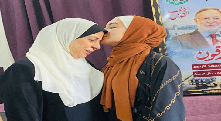 سارة جمال الزبدة ووالدتها أم اسامة