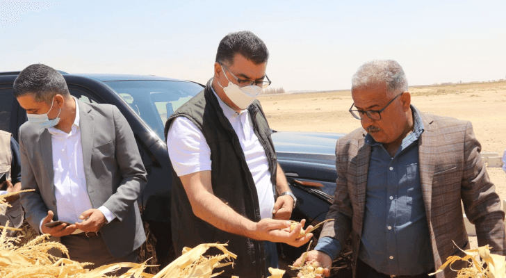 جانب من زيارة وزير الزراعة خالد الحنيفات إلى محافظة الزرقاء