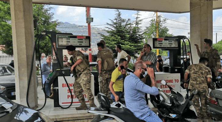 الجيش اللبناني يداهم احدى محطات الوقود