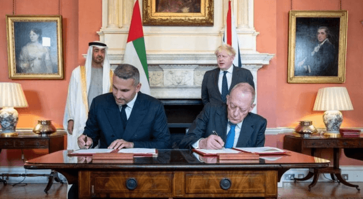 جانب من توقيع الاتفاق الإماراتي البري