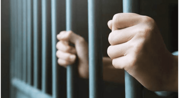 توقيف شخص 15 يوما زور تقارير طبية لفتاة