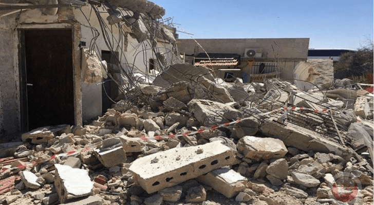 الاحتلال الإسرائيلي يجبر فلسطينيا على هدم منزله - ارشيفية