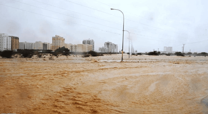 وصول الإعصار شاهين إلى عمان