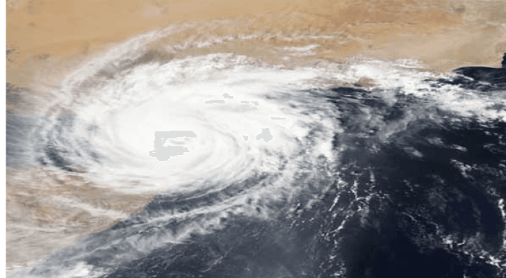 العين الإماراتية تفعل الدراسة والعمل عن بعد بسبب عاصفة شاهين