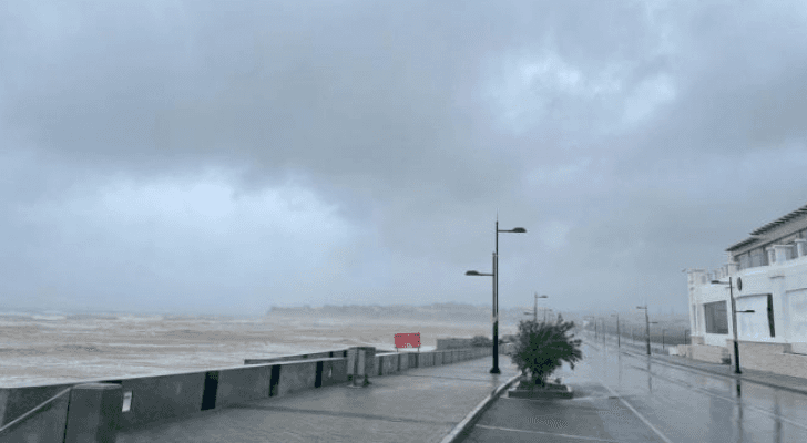 الإعصار تسبب بأضرار مادية في البنى التحتية