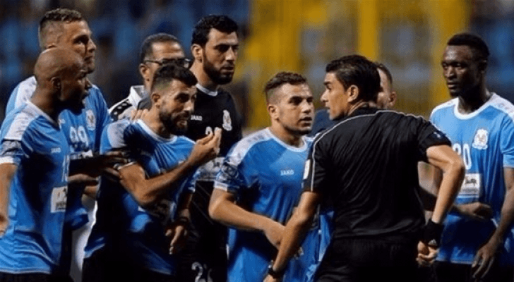 من مباراة الفيصلي والترجي التونسي التي أدارها الحكم المصري إبراهيم نورالدين