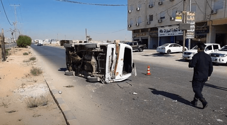 3 إصابات بحادث تصادم وانقلاب في المفرق