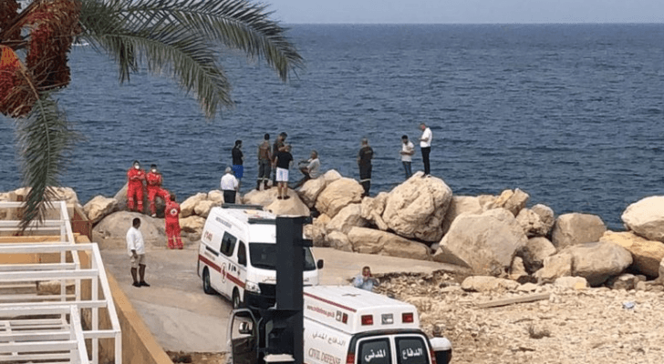 فرق الإنقاذ اللبنانية تبحث عن مفقودين في البحر