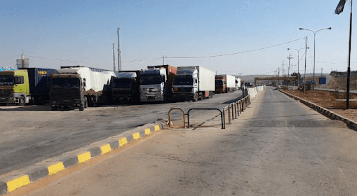 شاحنات في معبر جابر