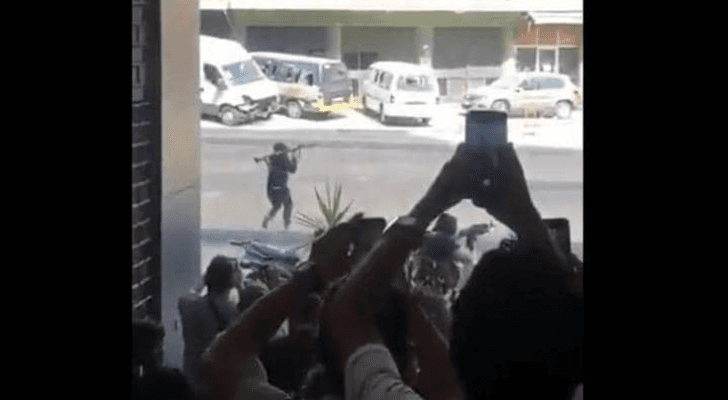 لحظة إصابة المسلح