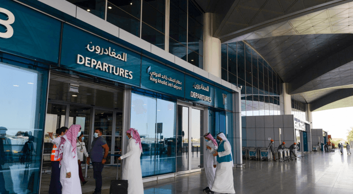 السعودية تعلن تشغيل المطارات بكامل طاقتها الاستيعابية