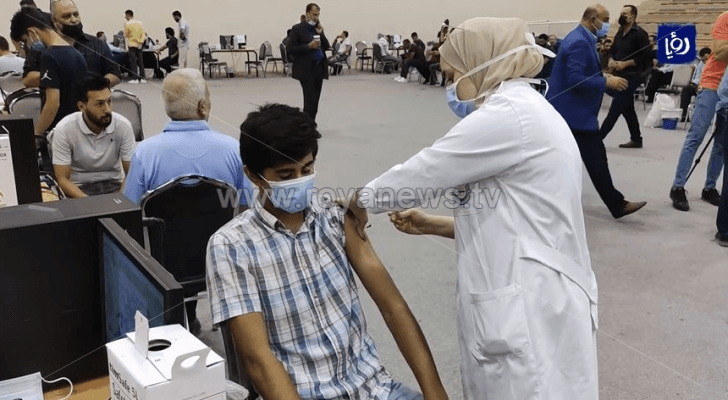 الصورة من احد مراكز التطعيم