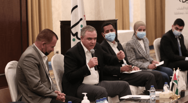 وزير الشباب في لقائه مجموعة من أعضاء المؤتمر الوطني للشباب للتوعية والتطوير