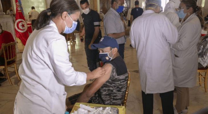 أحد مراكز التطعيم ضد كورونا في تونس